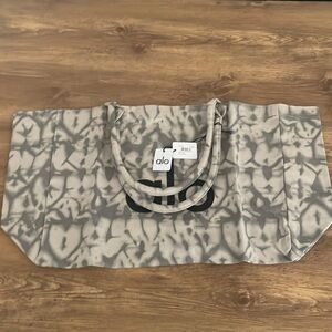 NWT Alo yoga tie dye tote grey